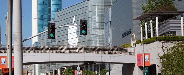 Photo of Moscone West at WWDC in 2008